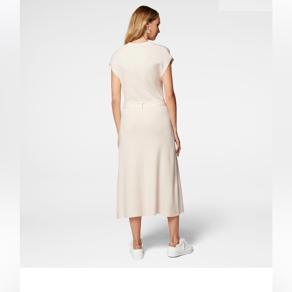 Forever New Mari Collar Fit And Flare Knit Dress - Picture 4 of 8